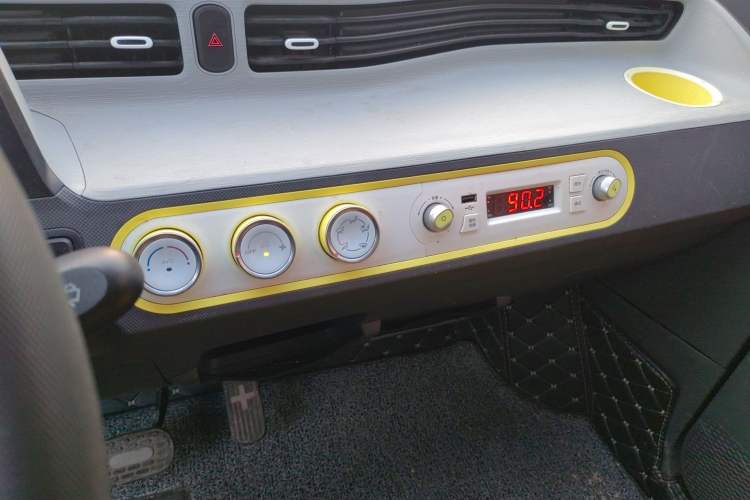 Used Wuling Hongguang MINIEV 2021 Macaron Fashion Edition Lithium-Ion Battery Audio And AC Panel