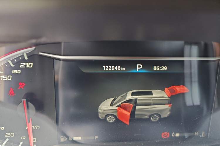 Used SAIC MAXUS G50 2022 1.5T Automatic Comfort Touring A Odometer Close Up