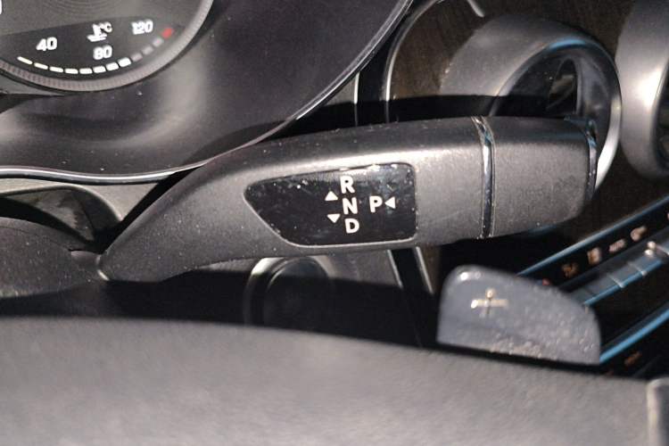 Used Mercedes-Benz GLC 2018 GLC 260 4MATIC Luxury Model Gear Lever