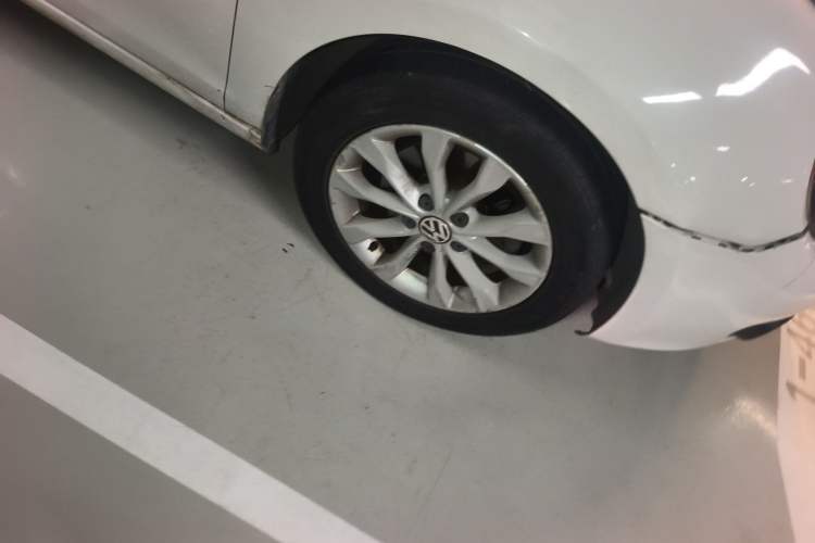 Used Volkswagen Golf 2012 1.4 TSI Automatic Comfort Edition Right Front Wheel Hub