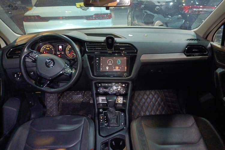 Used Volkswagen Tiguan L 2020 330TSI Automatic Two-Wheel Drive Panoramic Comfort Edition China VI Standard