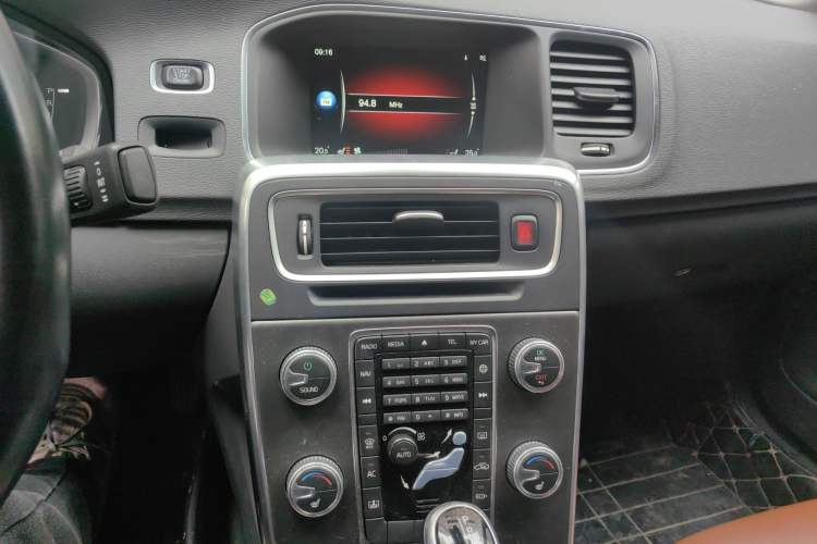 Used Volvo S60 2016 S60L T5 Intelligent Drive Edition Audio And AC Panel