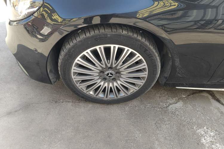 Used Mercedes-Benz E-Class 2019 Restyled E 300 L Sporty and Stylish Edition
