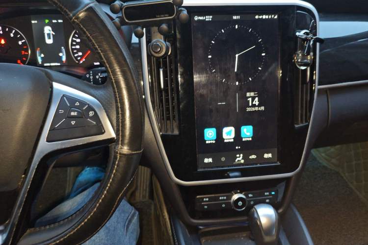 Used BYD Song MAX 2017 1.5T Automatic Smart Connect Elite 7-Seater Audio And AC Panel