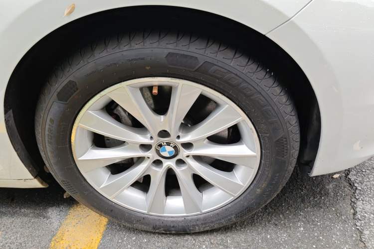 Used BMW 5 Series GT 2014 528i Leading Model Right Front Wheel Hub