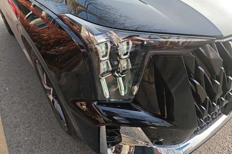 Used GAC Trumpchi GS8 2022 Double-Energy Series 2.0TM Four-Wheel Drive Premium Edition (7 Seats) Right Front Headlight