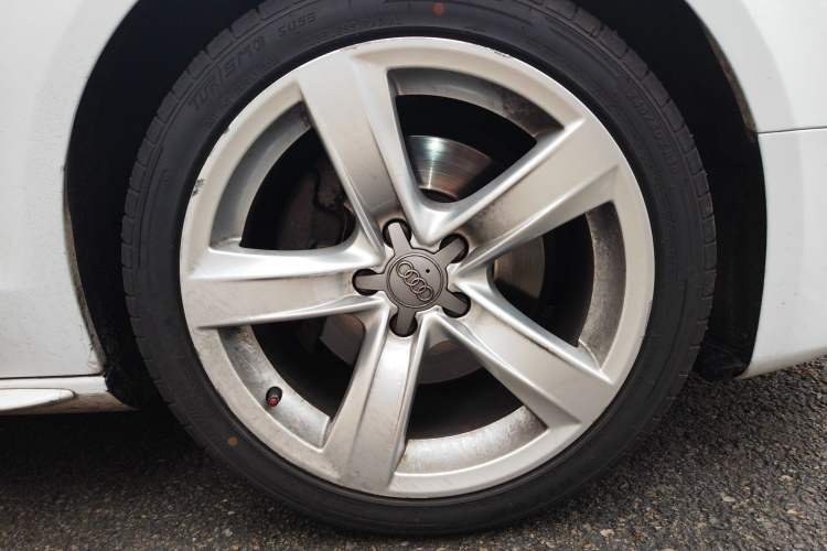 Used Audi A5 2016 Restyled Sportback 45 TFSI Comfort Version Right Front Wheel Hub