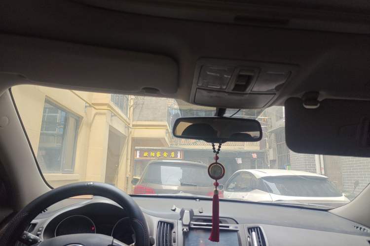 Used Kia Sportage R 2015 2.0L Automatic Two-Wheel Drive DLX Model
