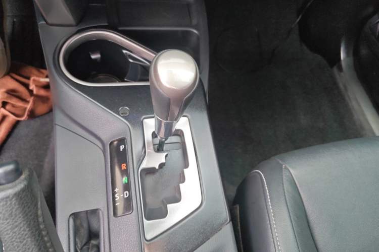 Used Toyota RAV4 2018 2.5L Automatic 4x4 Elite i Edition Gear Lever