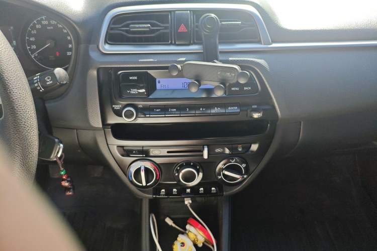 Used Hyundai Verna (older generation) 2017 1.4L Manual Refreshed Version China VI Standard