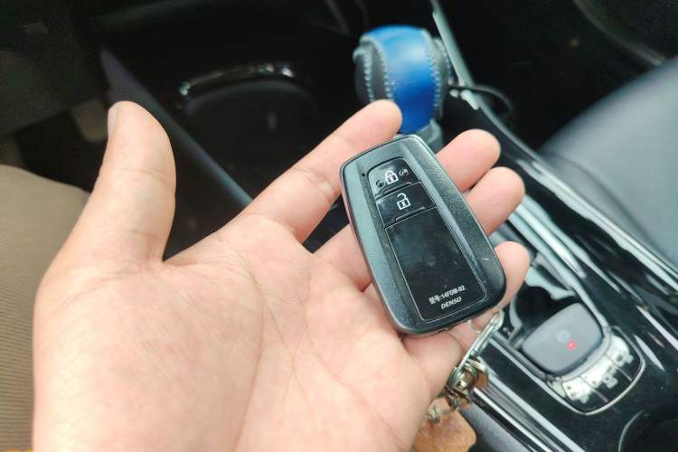 Used Toyota C-HR 2018 2.0L Flagship Sunroof Version China V Standard