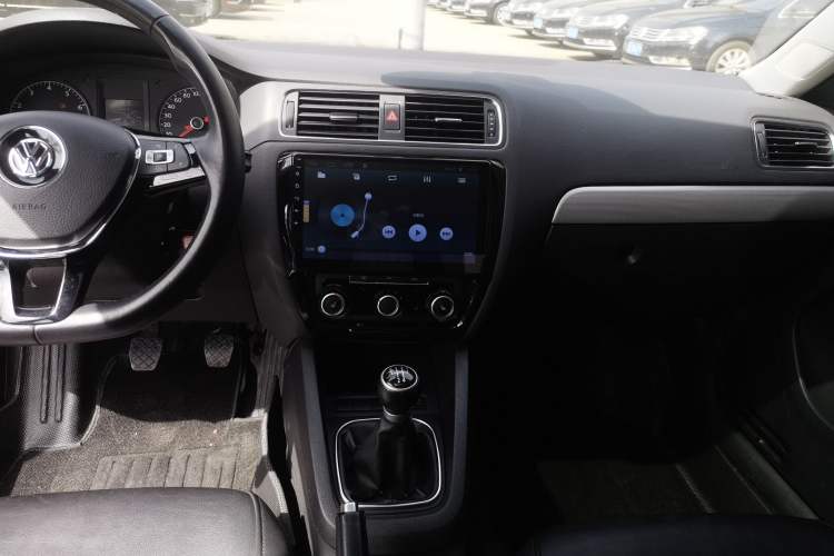 Used Volkswagen Sagitar 2012 1.6L Manual Comfort Model