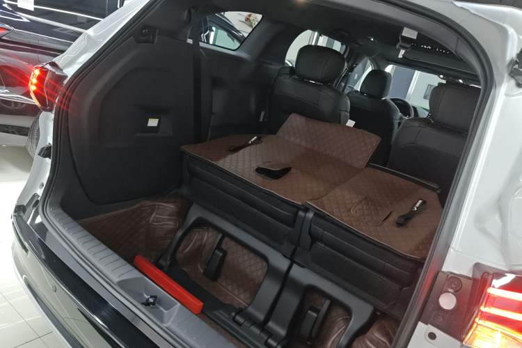 Used Toyota SIENNA 2026 Model 2.5L Dual-Engine Four-Wheel-Drive Prestige Edition Trunk