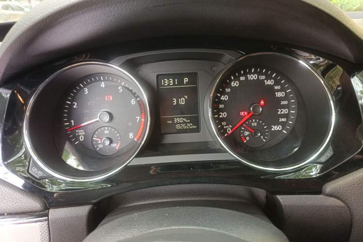 Used Volkswagen Sagitar 2017 230TSI Automatic Comfort Version Instrument Cluster