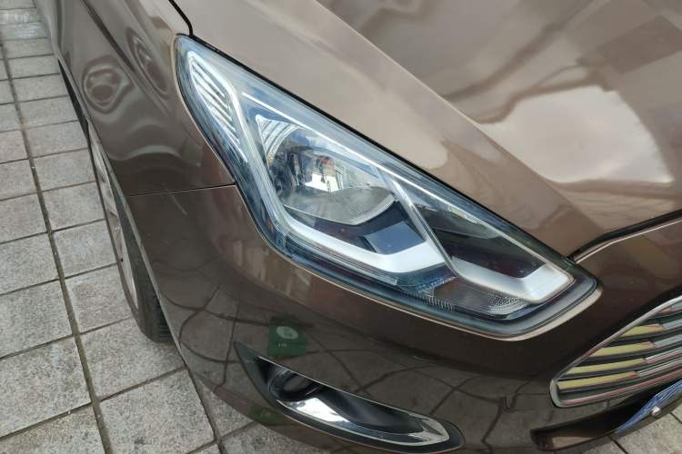 Used Ford Escort 2015 1.5L Automatic Comfort Edition Right Front Headlight