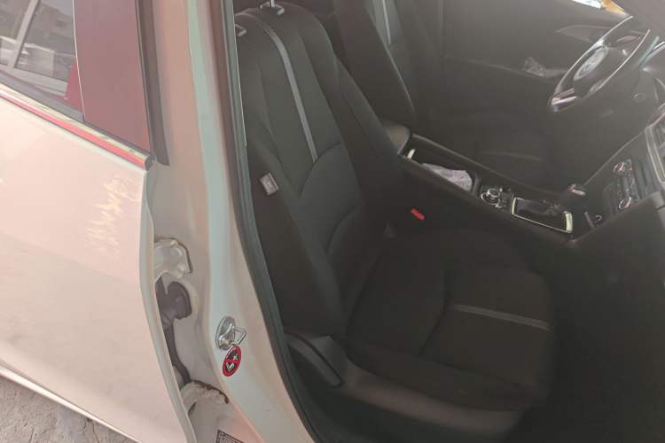 Used Mazda 3 Axela 2017 Sedan 1.5L Automatic Luxury Model Emission Standard China V Right Front Seat