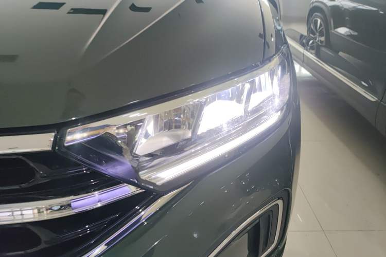 Used Volkswagen T-ROC 2026 Model 280TSI DSG Two-Wheel Drive Shiguang Edition Left Front Headlight