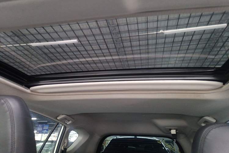 Used Toyota RAV4 2016 2.0L CVT Two-Wheel Drive Fashion Edition China V Standard
