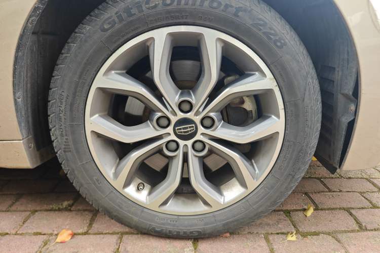 Used Geely Auto Emgrand GT 2016 2.4L Comfort Version Right Front Wheel Hub