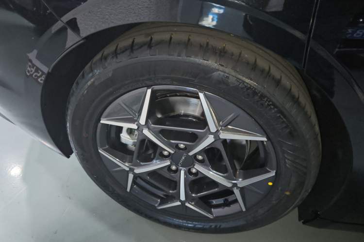 Used Lynk & Co Z10 2025 71 kWh 602 km Range Rear-Wheel Drive Pro