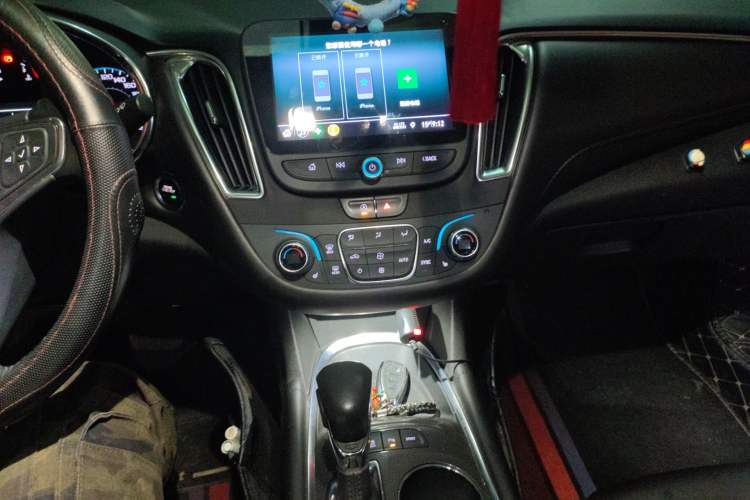 Used Chevrolet Malibu XL 2021 535T Automatic Sport Edition Audio And AC Panel