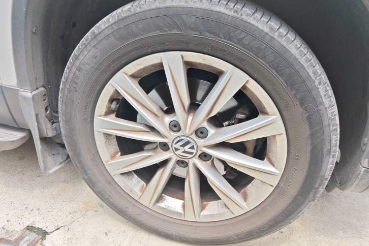 Used Volkswagen Tiguan 2015 1.8TSI Automatic All-Wheel Drive Comfort Edition Right Front Wheel Hub