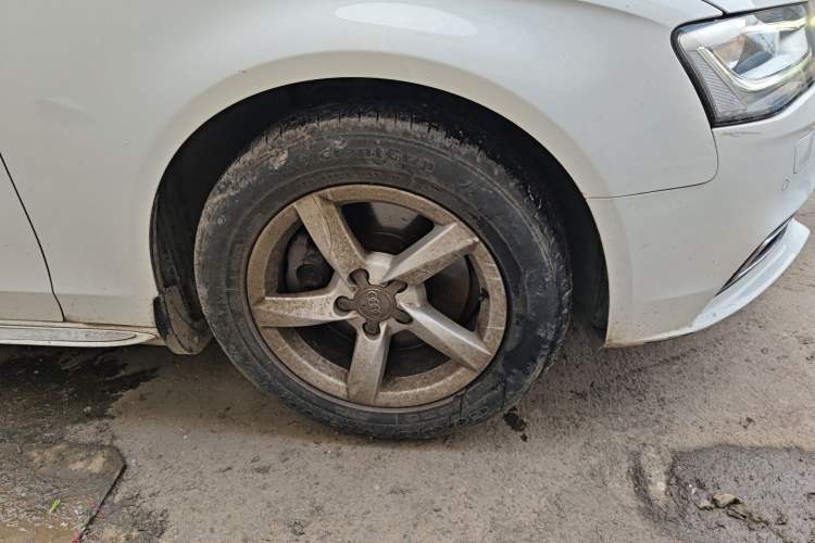 Used Audi A4L 2015 35 TFSI Automatic Standard Model Right Front Wheel Hub