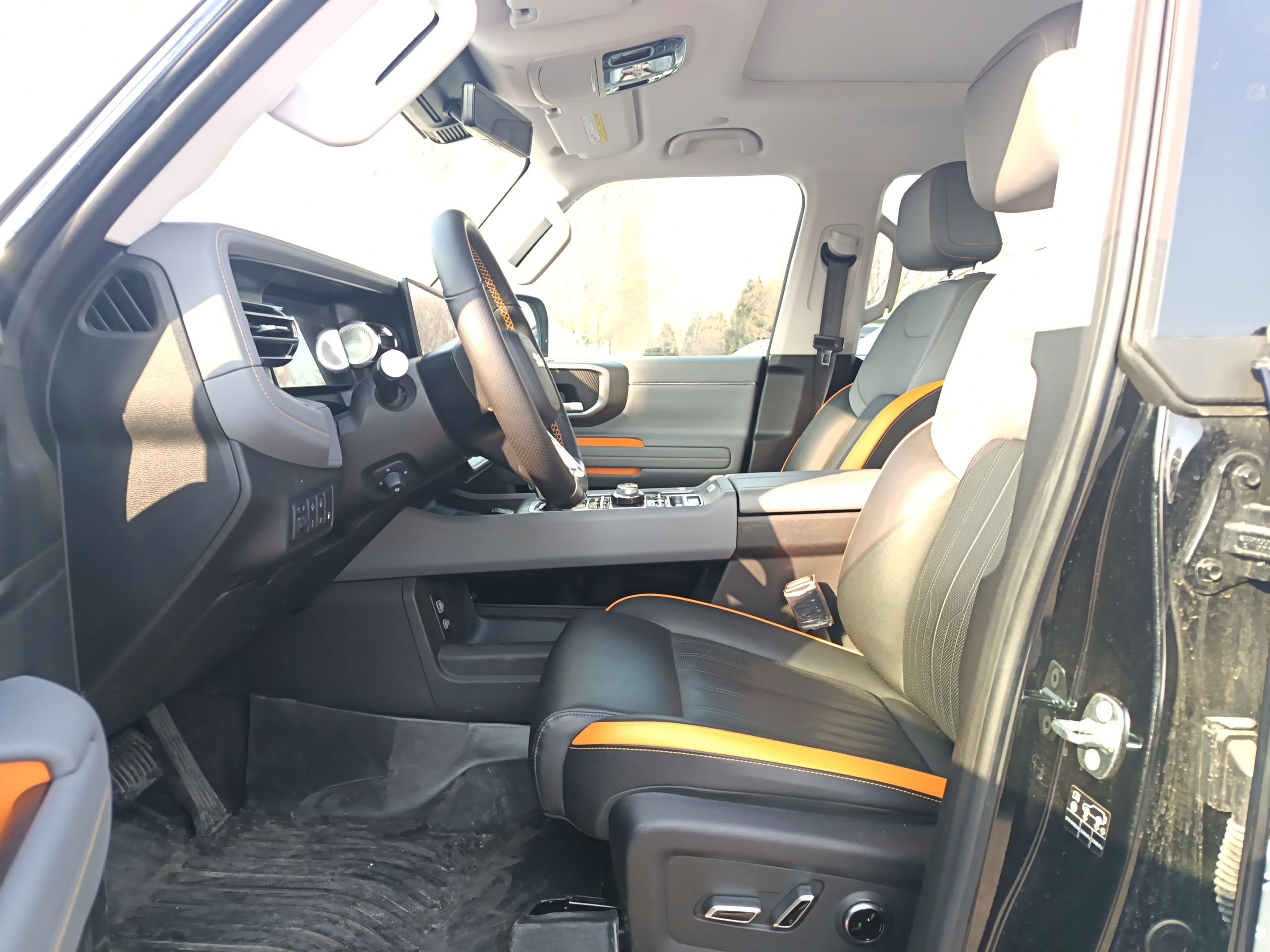 Переднее сиденье в автомобиле