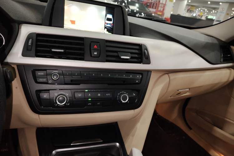 Used BMW 3 Series 2015 316Li Fashion Model
