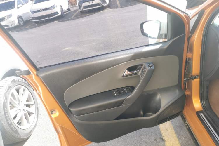 Used Volkswagen Polo 2014 1.6L Cross Polo Automatic
