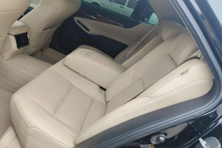 Used Toyota Crown 2015 2.0T Fashion Edition
