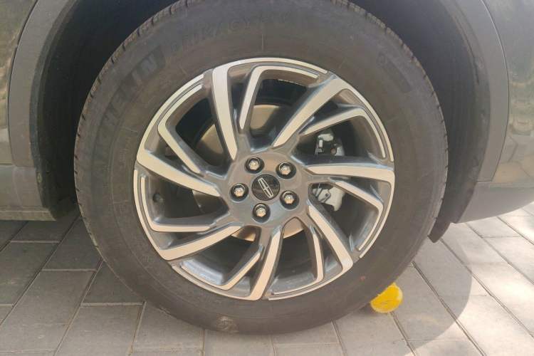 Used Lincoln Corsair 2024 2.0T Two-Wheel Drive Deluxe Edition Right Front Wheel Hub