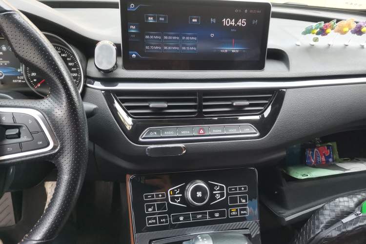 Used Hongqi H5 2018 30TD Smart Connect Dynamic Edition Audio And AC Panel