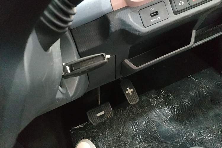 Used Chery QQ Ice Cream 2022 120km Milkshake Phosphate Lithium-Iron
