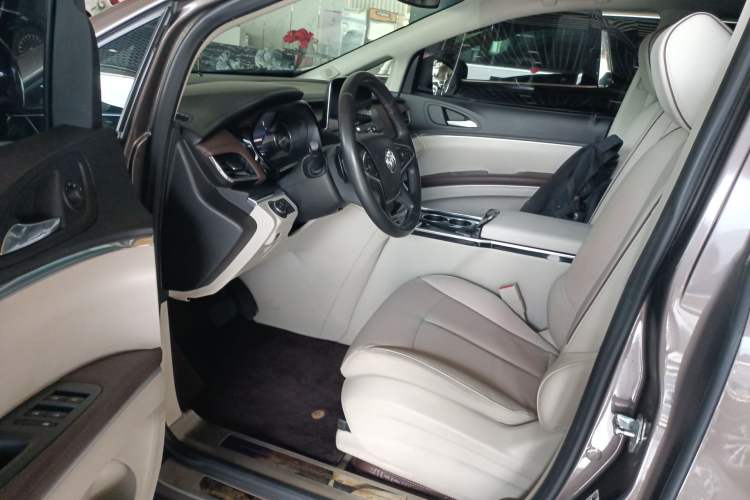 Used Buick GL8 2021 Land Cruiser Executive Class 652T Luxury Model
