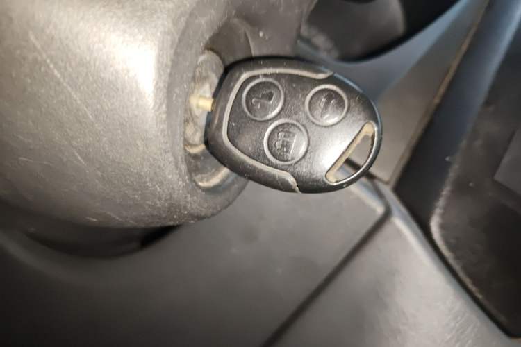 Used Ford Transit Custom 2013 2.4T Diesel Luxury Version Short Wheelbase Mid-Height China III Standard
