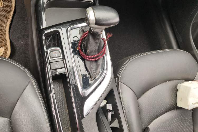 Used GAC Trumpchi GA6 2016 235T DCT Elite Edition Gear Lever
