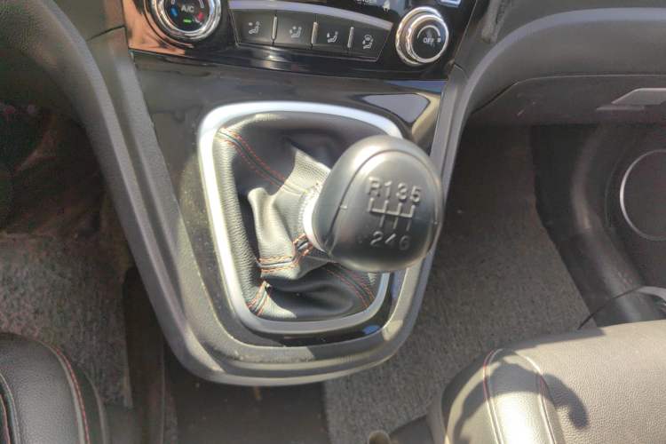 Used Haval H6 2016 Upgraded Model 1.5T Manual Two-Wheel Drive Urban Version Gear Lever