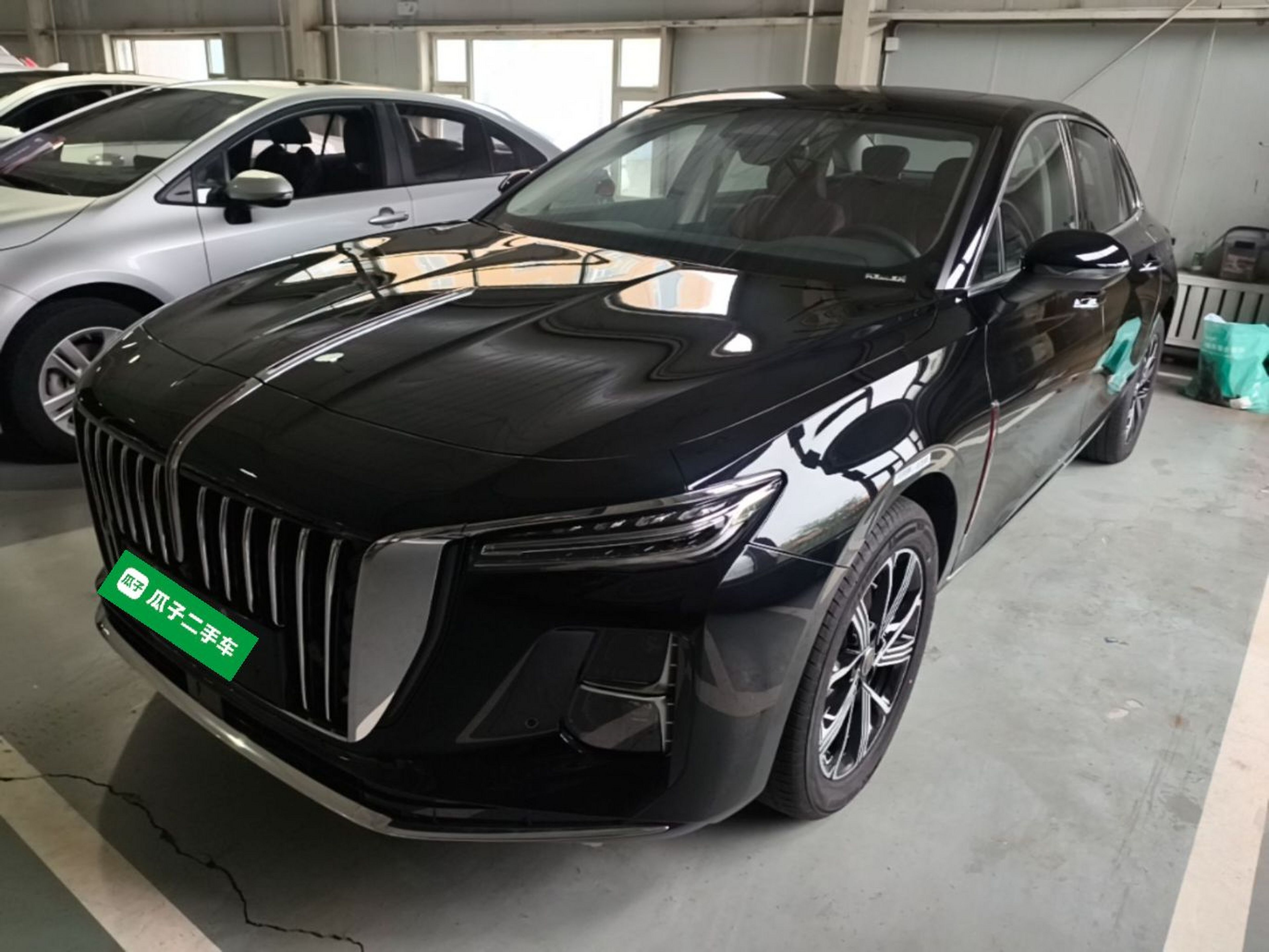 Unter der Vorderseite des Autos