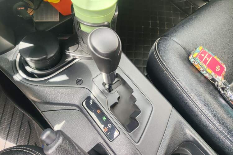 Used Toyota RAV4 2016 2.0L CVT Two-Wheel Drive Fashion Edition China V Standard
