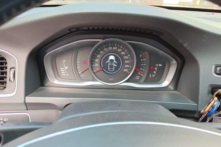 Used Volvo S60 2015 S60L 2.0T Zhiyuan Edition Instrument Cluster