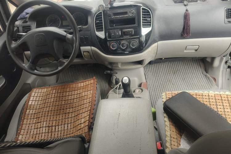 Used FORTHING Lingzhi 2016 M3L 1.6L 7-Seater Comfort Model Center Console