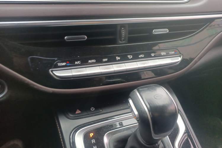 Used GAC Trumpchi M6 2021 PRO 270T Automatic Luxury Edition Audio And AC Panel