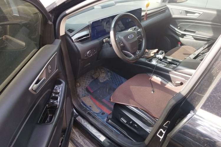 Used Ford Edge 2021 PLUS EcoBoost 245 Two-Wheel-Drive Platinum Edition 5 Seats
