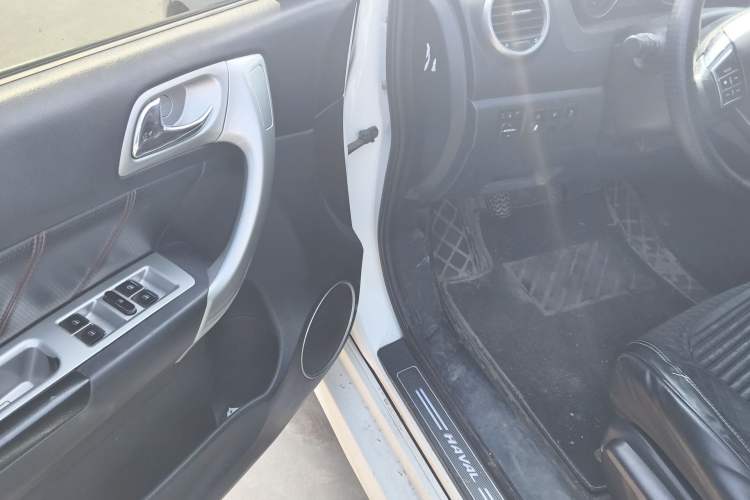 Used Haval H6 2013 Upgraded Model 1.5T Manual Two-Wheel Drive Elite Version Driver Seat