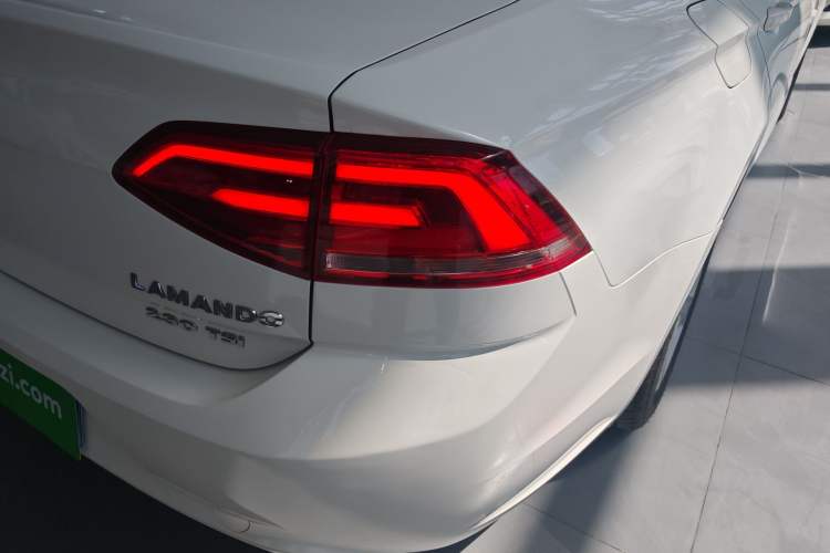 Used Volkswagen Lamando 2015 230TSI DSG Fashion Edition
