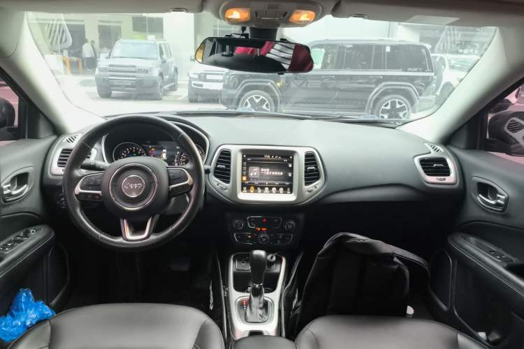 Used Jeep Compass 2017 200T Automatic Family Edition Center Console