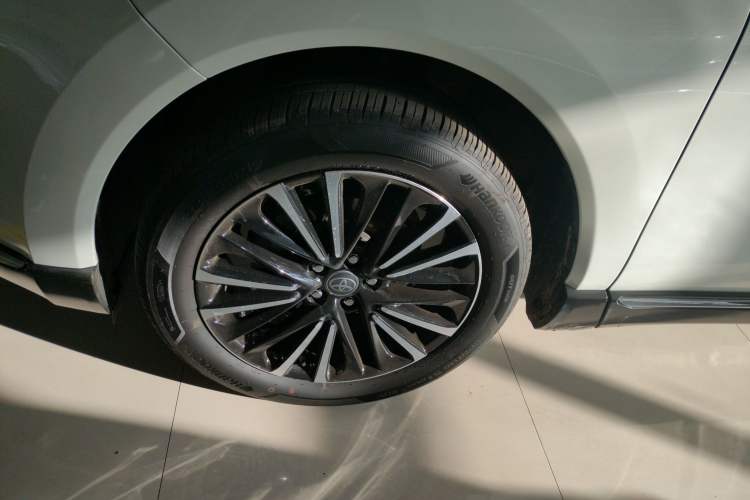 Used Toyota Venza 2023 2.0L CVT Two-Wheel Drive Prestige Version