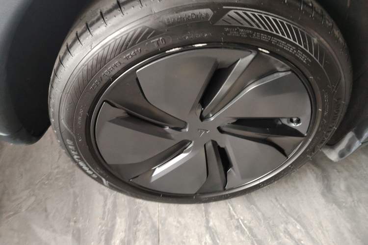 Used Tesla Model Y 2025 Rear-Wheel Drive First Edition