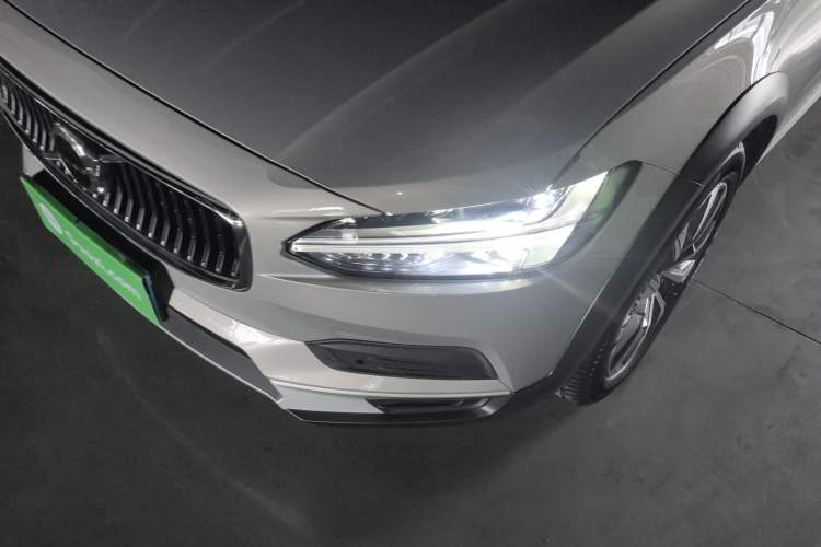 Used Volvo V90 2023 Cross Country B5 AWD Smart Range Edition
